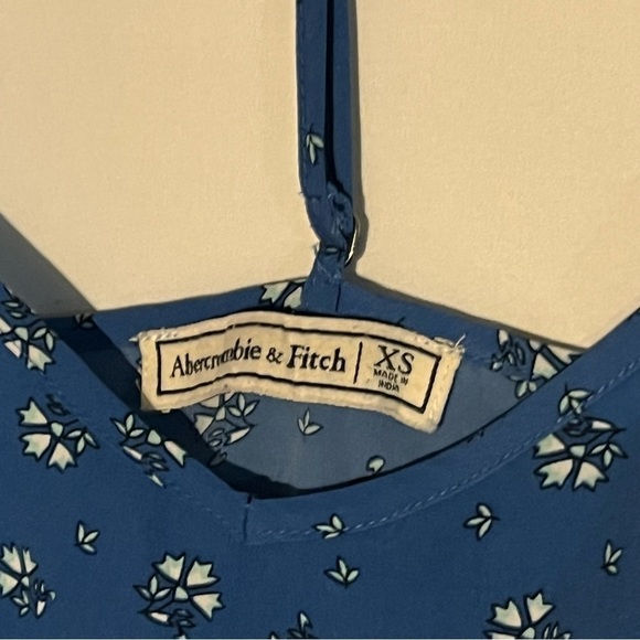 Women's Abercrombie & Fitch Blue Floral Tank Top - Picture 6 of 8